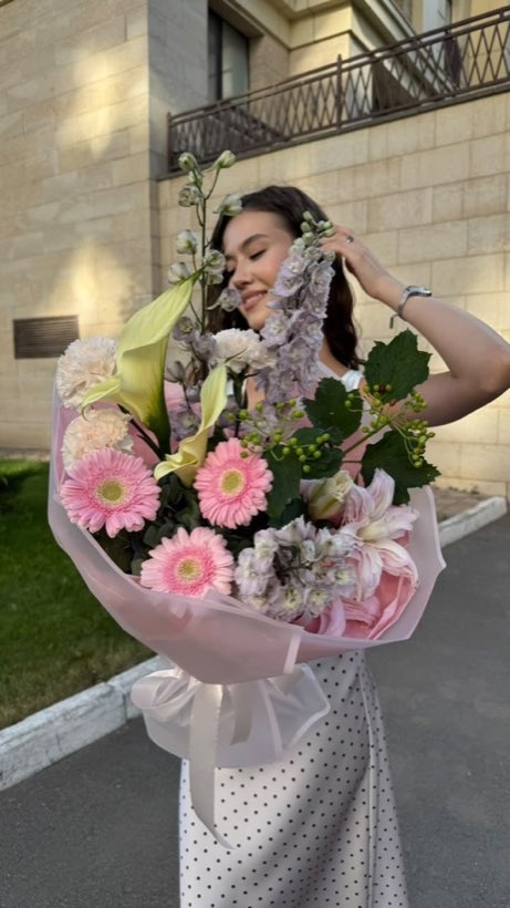 Букет с герберами и каллами — Rich Flowers, Астана