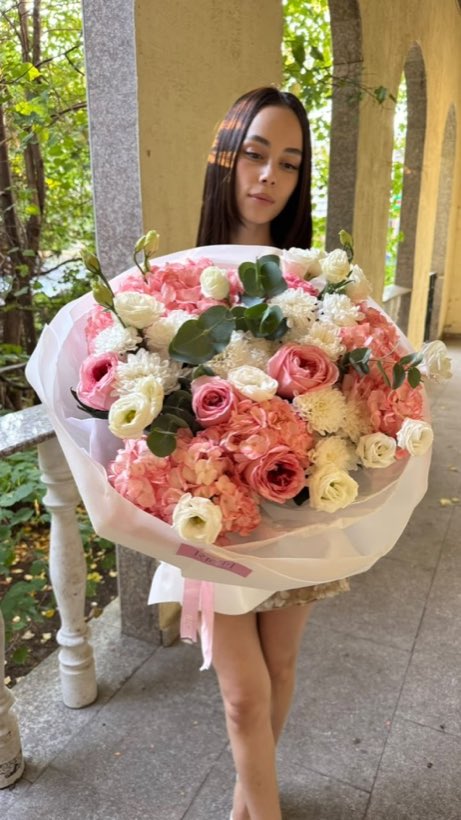 Букет: гортензия, эустома, сортовая роза — Rich Flowers, Астана