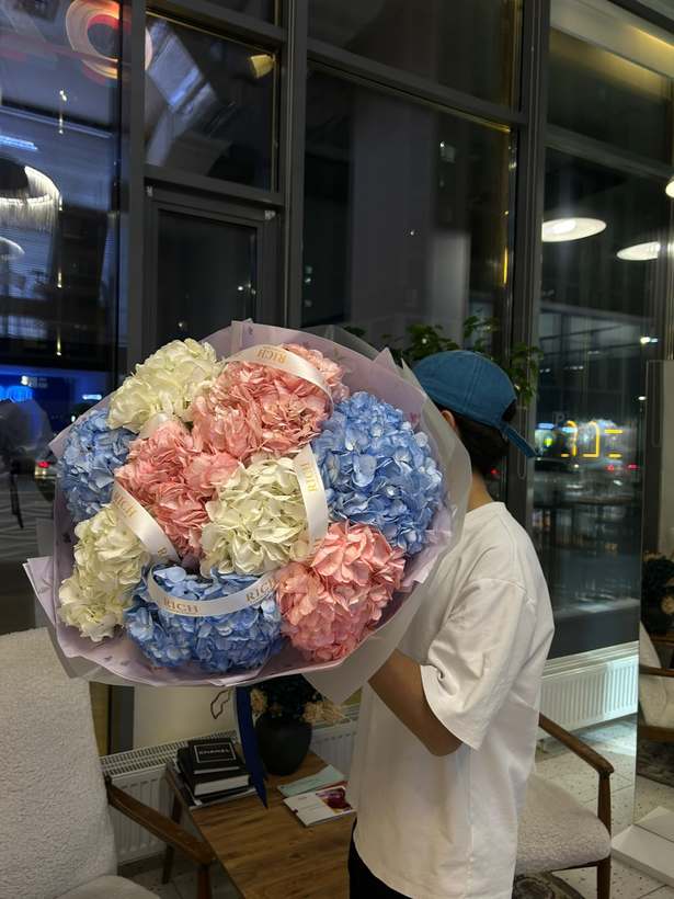 Гортензия с розами «Лазурь» — Rich Flowers, Астана