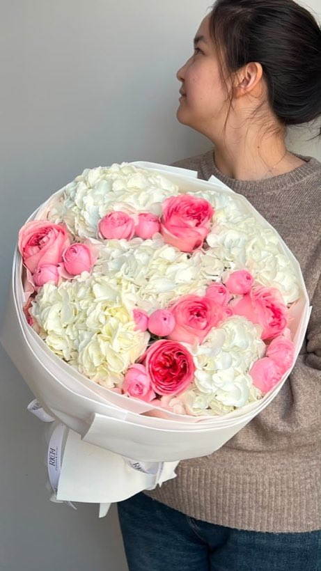 Гортензия с розами — Rich Flowers, Астана
