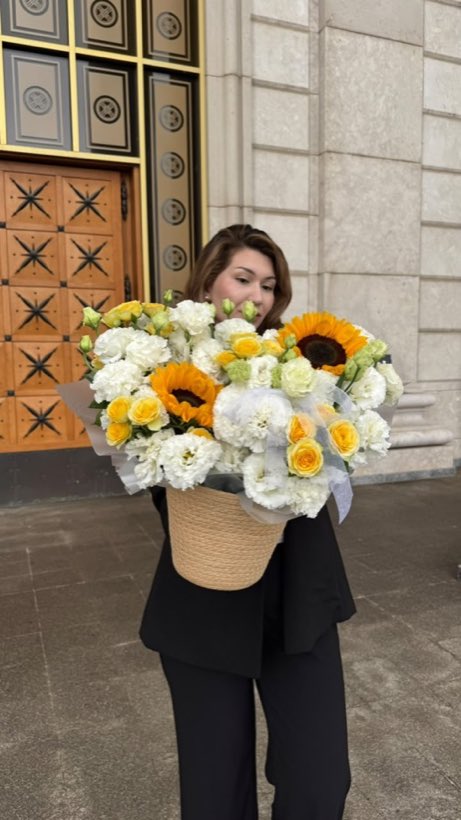 Композиция в кашпо — Rich Flowers, Астана