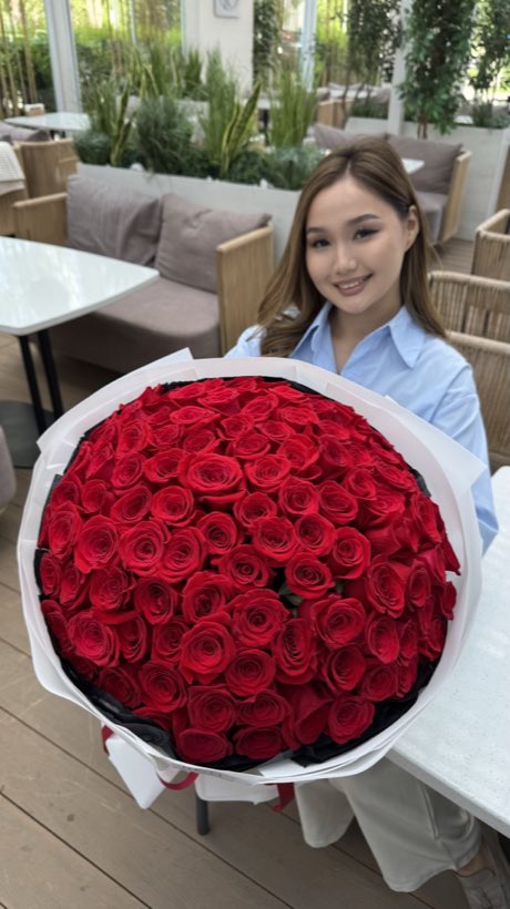 Охапка красных роз 40 см — Rich Flowers, Астана
