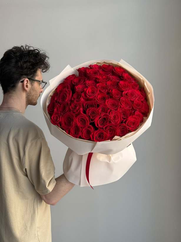 Охапка красных роз — Rich Flowers, Астана