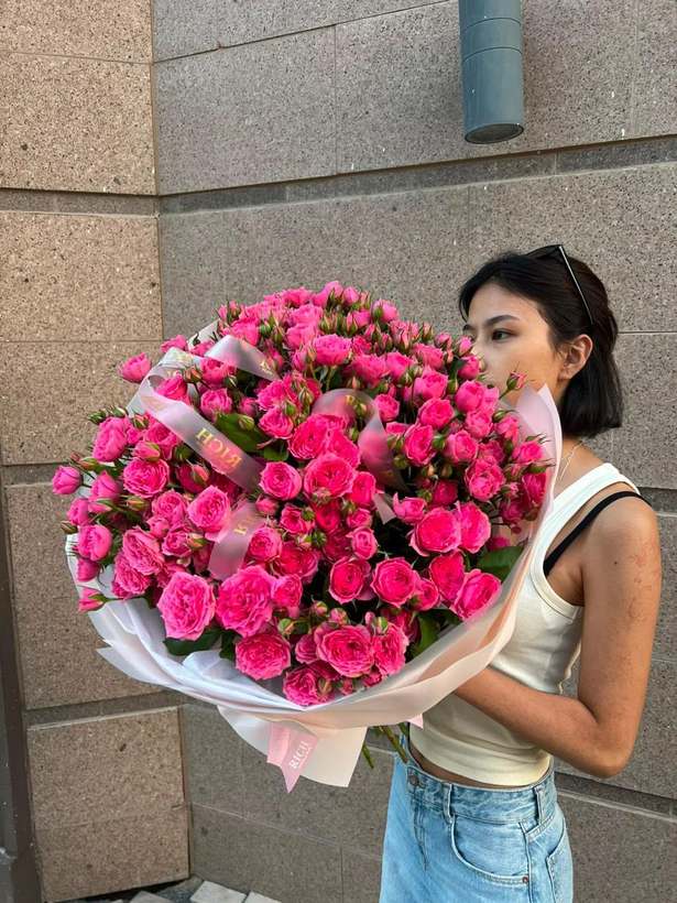 Охапка кустовых роз «Фуксия» — Rich Flowers, Астана