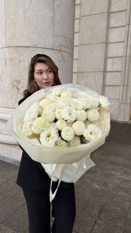 Сборный букет с хризантемой Момоко — Rich Flowers, Астана